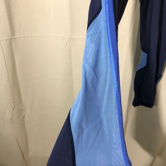EUC lululemon blue Mix and Mesh Crop 21 - Picture 9 of 9